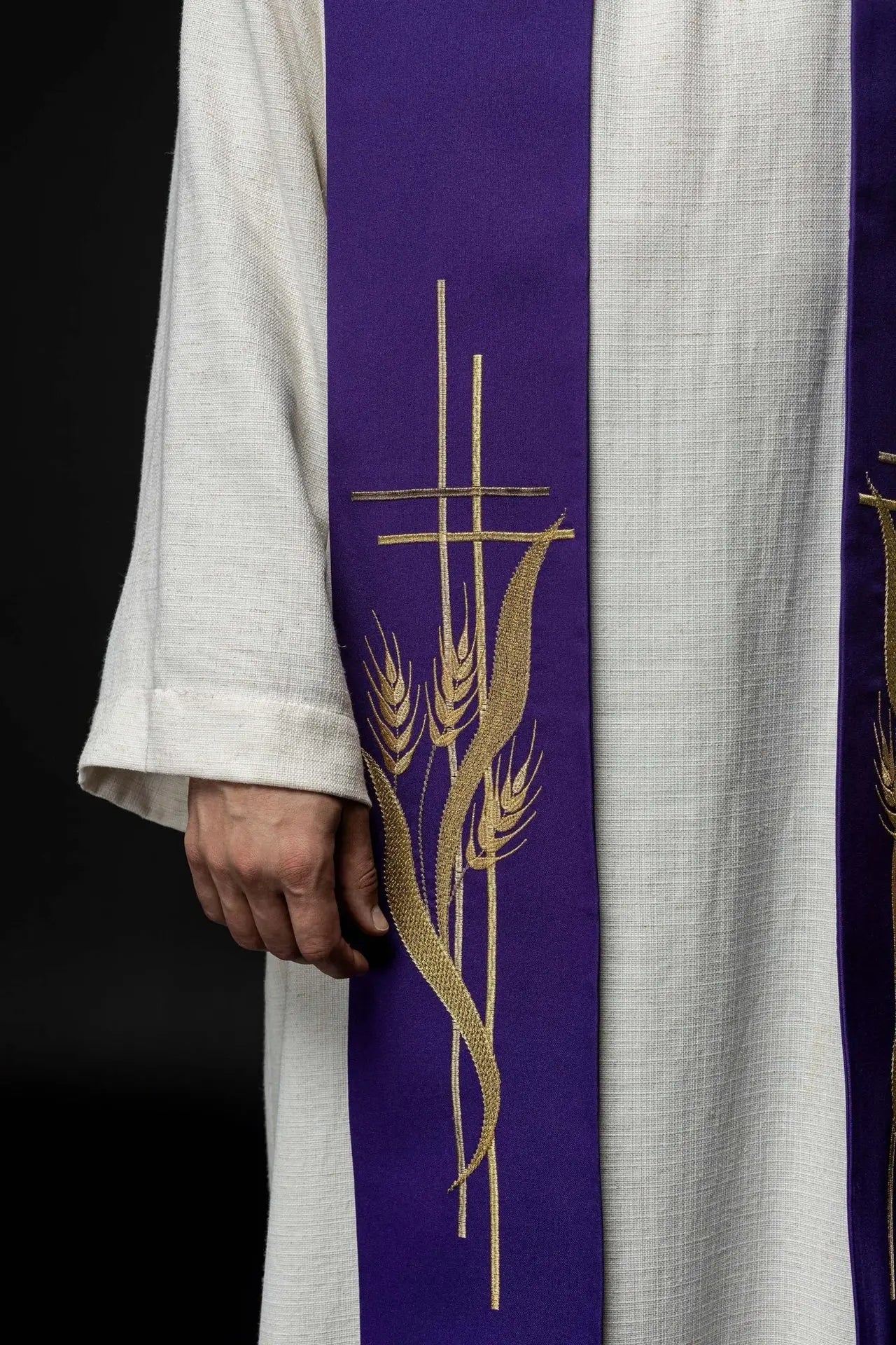 Estola púrpura bordada para sacerdote púrpura