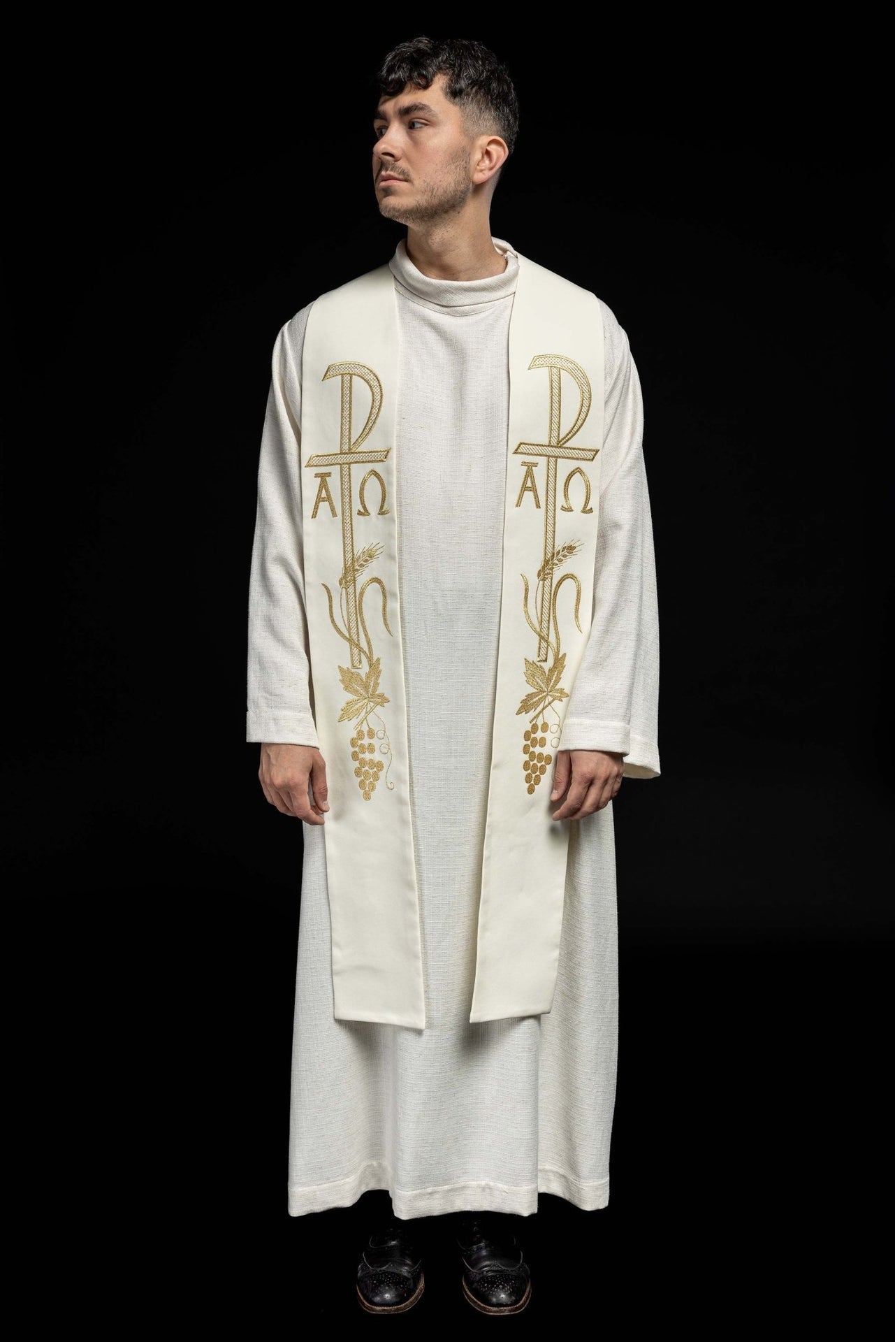 Stuła kapłańska haftowana Alfa i Omega ecru