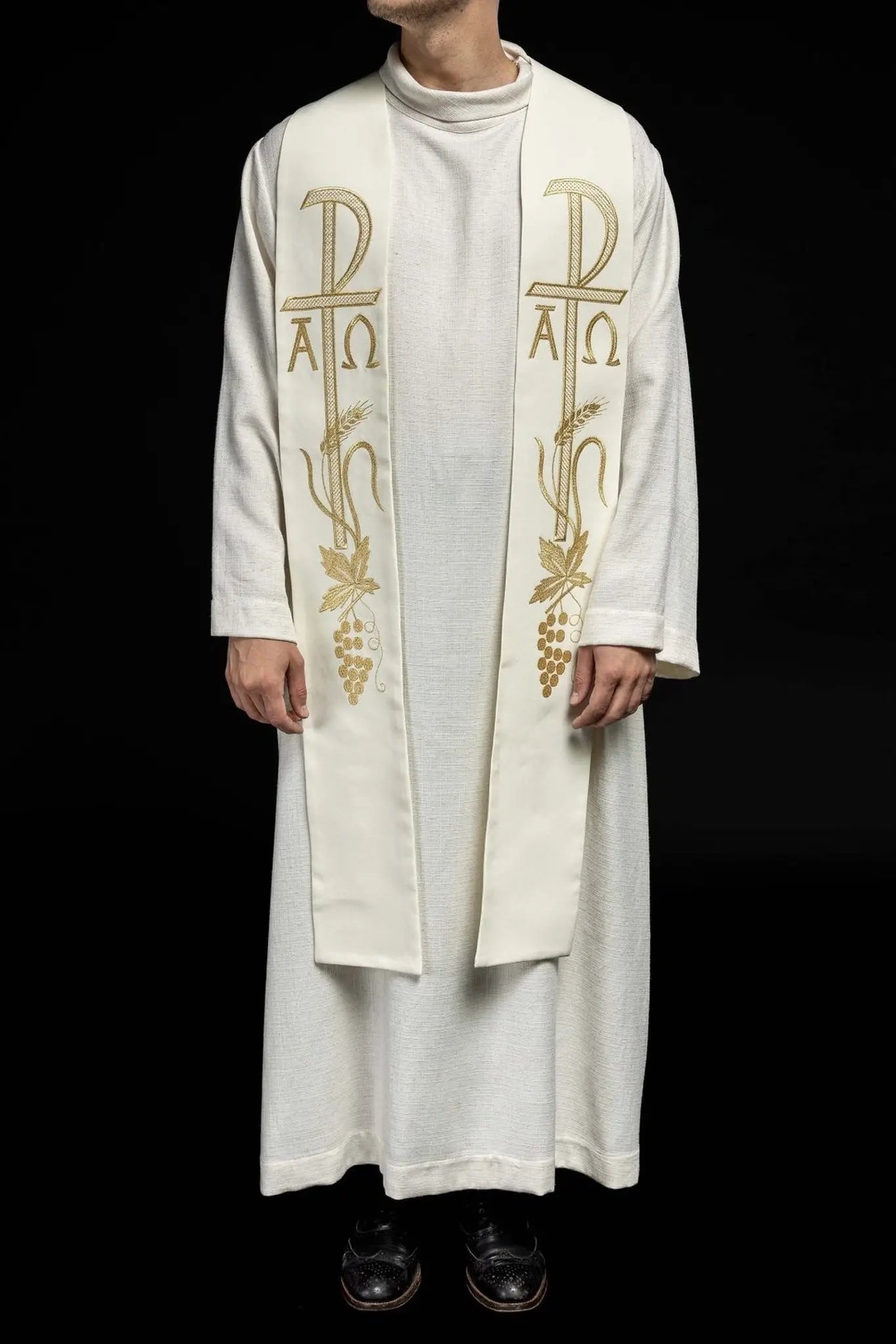 Estola de sacerdote bordada Alpha y Omega color ecru