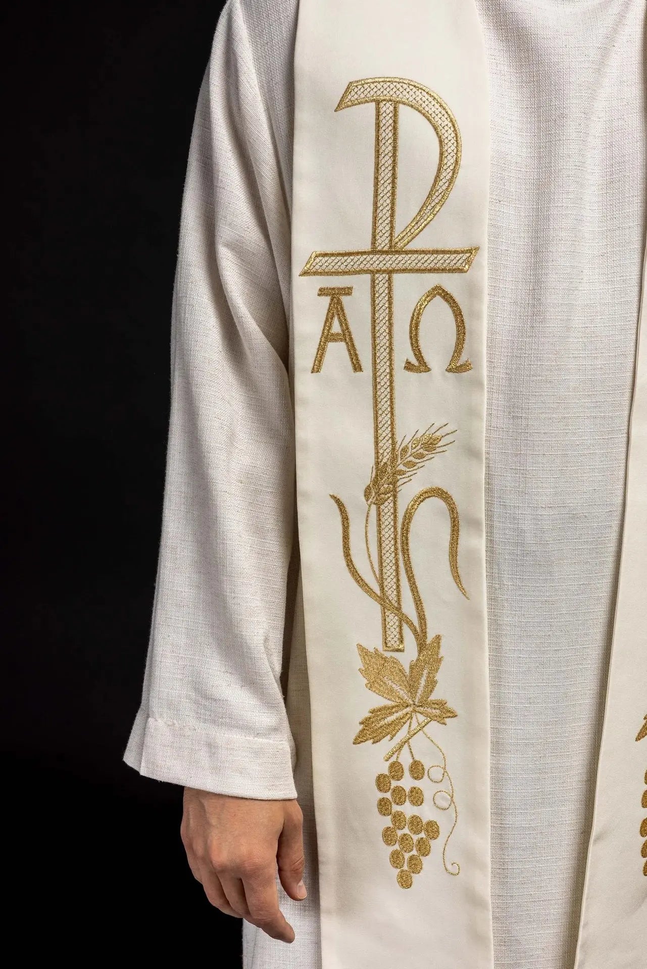Estola de sacerdote bordada Alpha y Omega color ecru