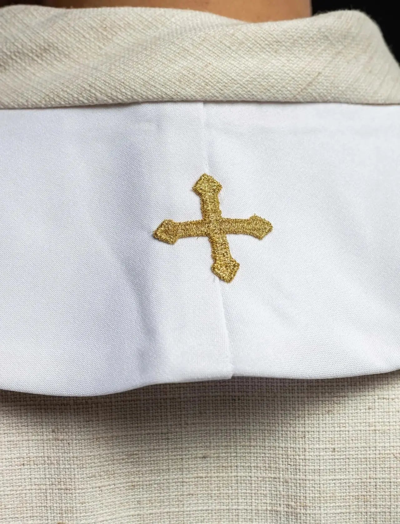 Estola blanca mariana bordada para sacerdote