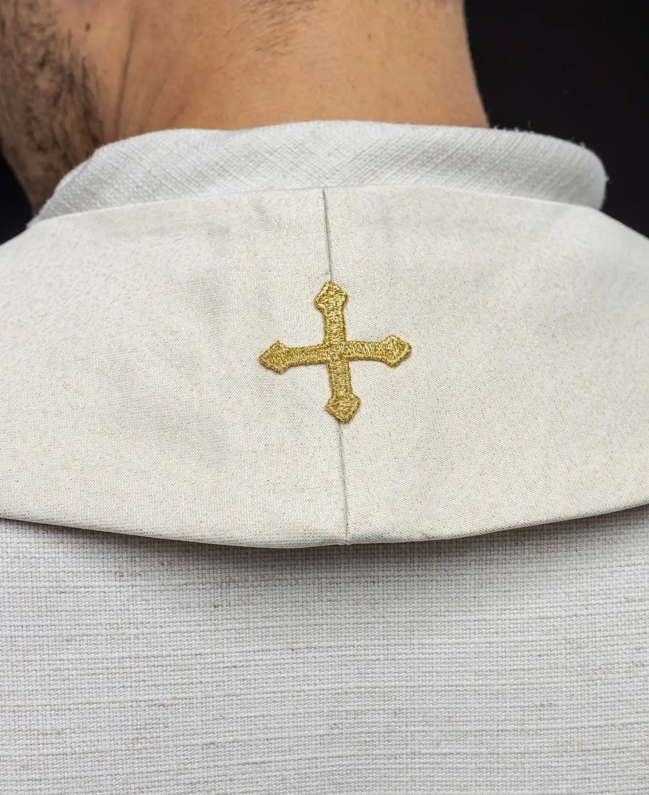 Estola de sacerdote bordada decorada con tachuelas