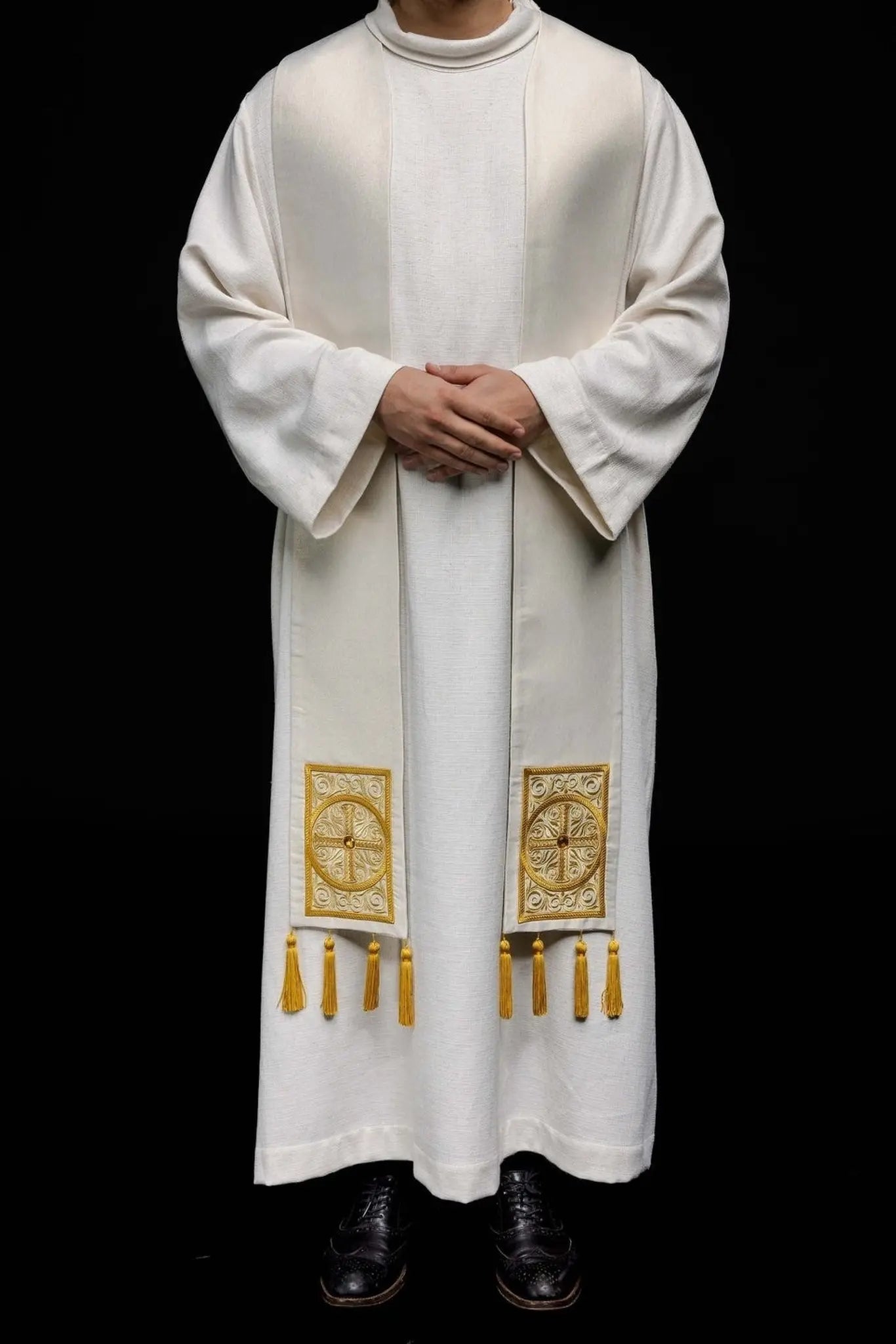 Estola de sacerdote bordada decorada con tachuelas