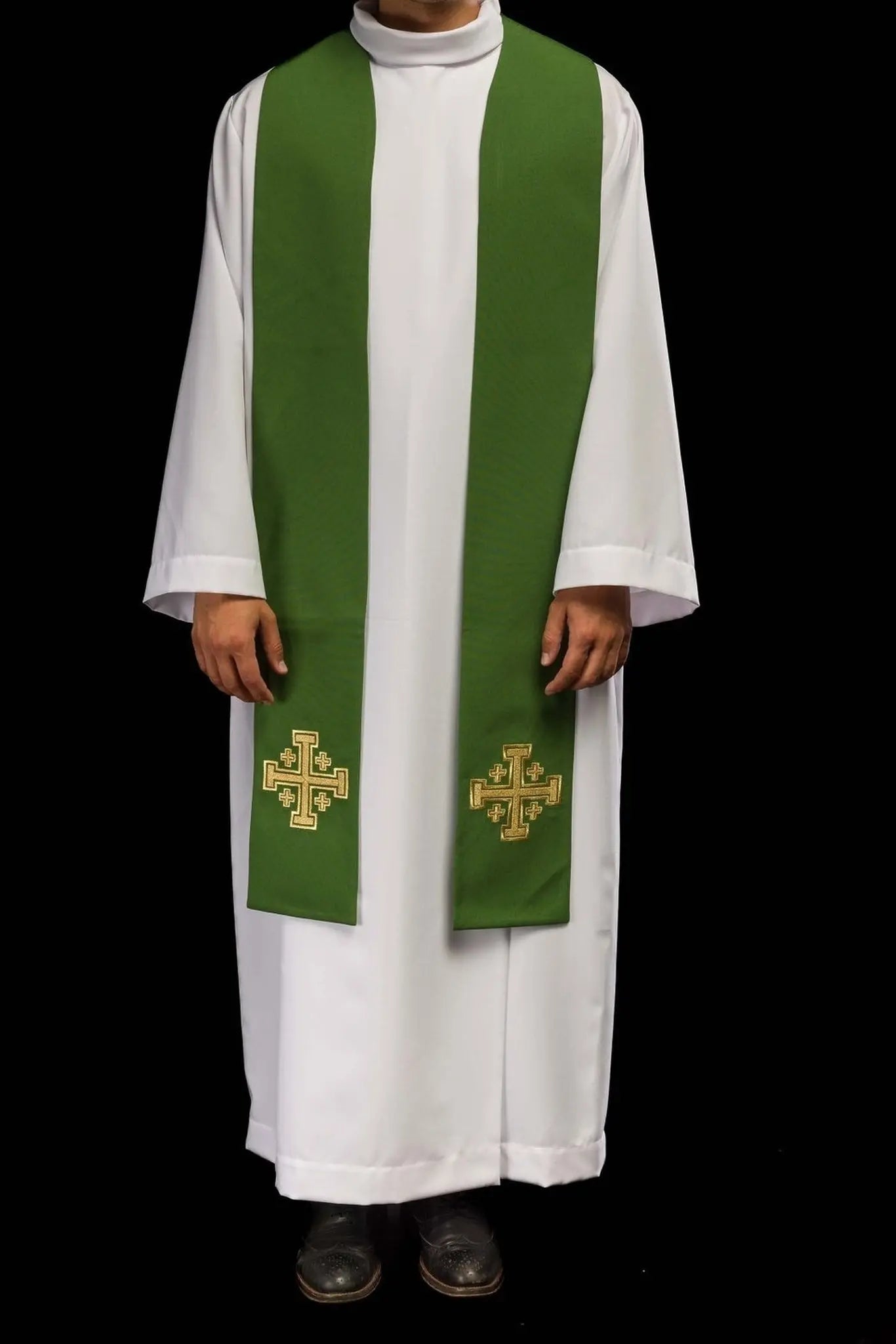 Estola verde bordada para sacerdote con cruz de Jerusalén