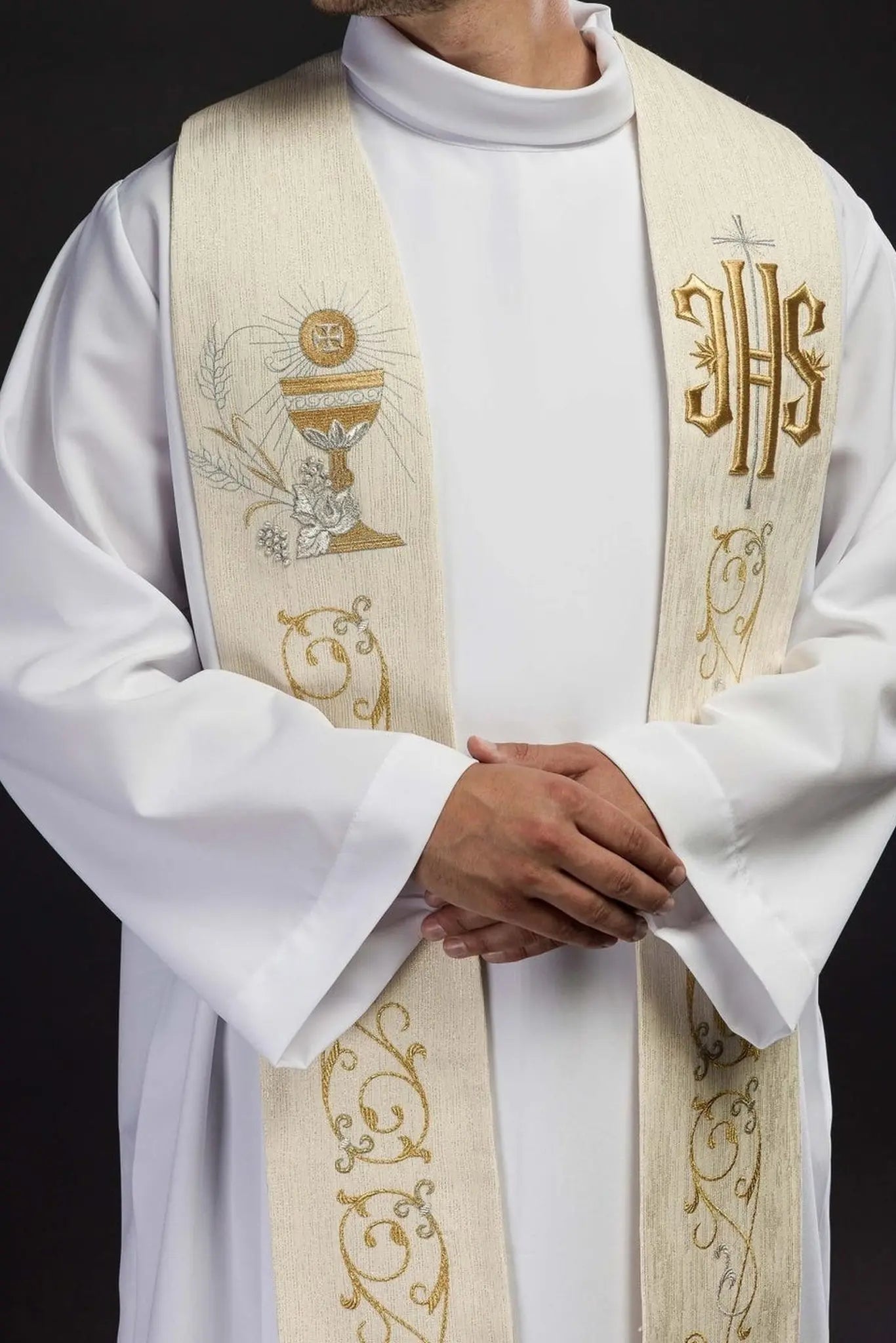 Estola de sacerdote con IHS bordado y cáliz eucarístico ecru