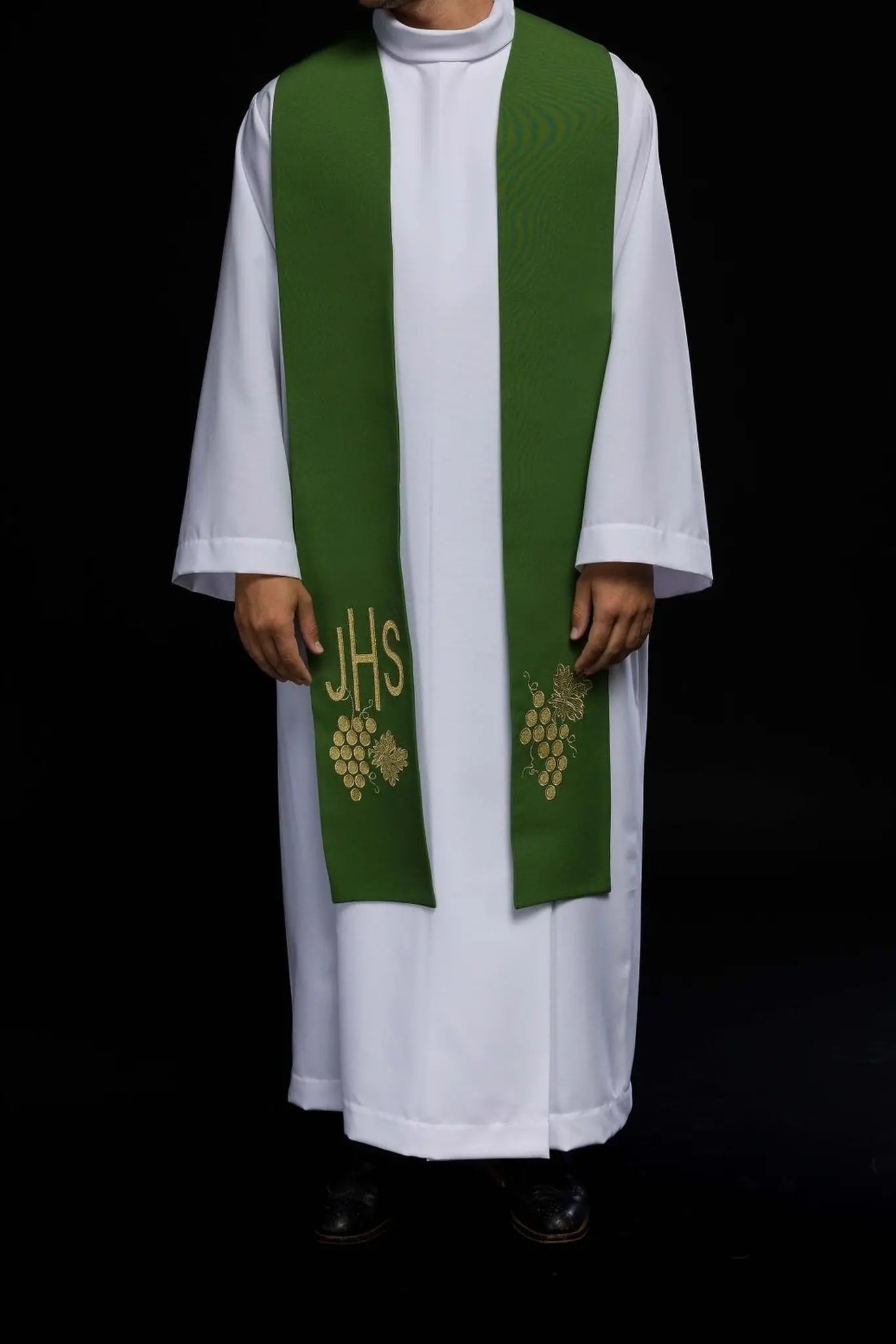 Estola de sacerdote verde bordada con IHS y uvas