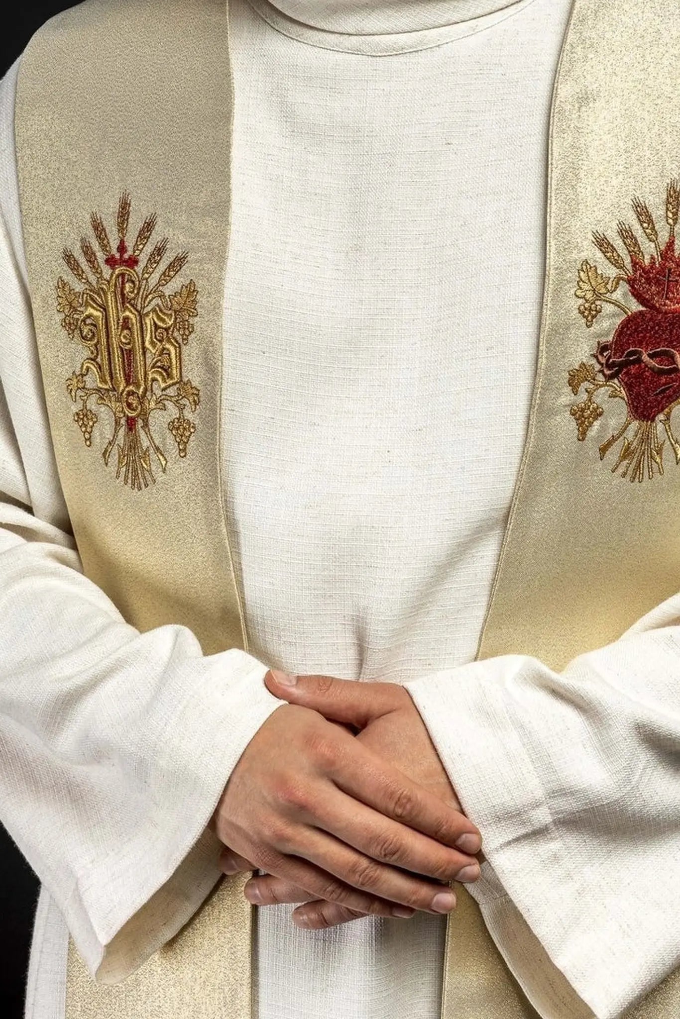 Estola de sacerdote bordada en oro