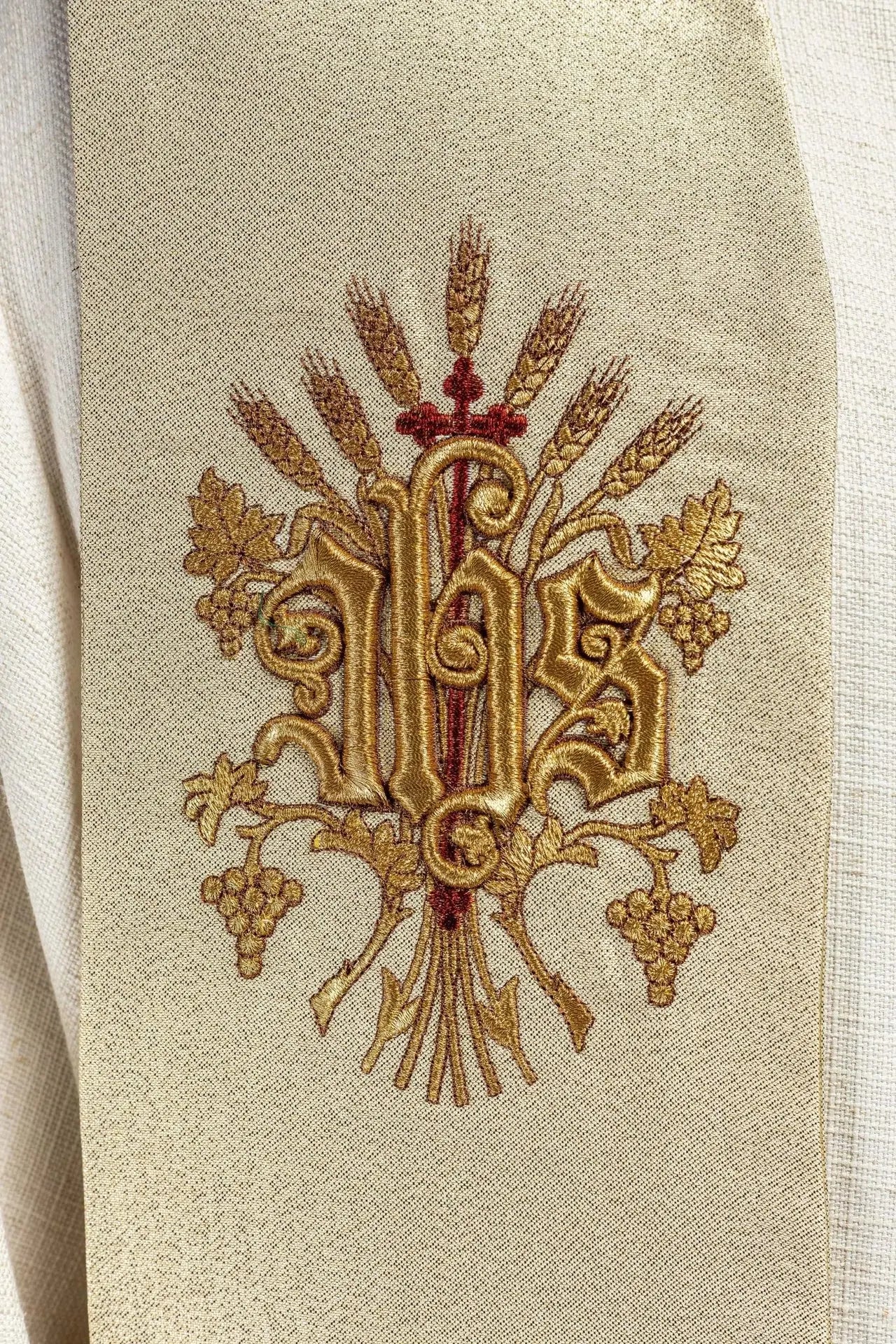 Estola de sacerdote bordada en oro