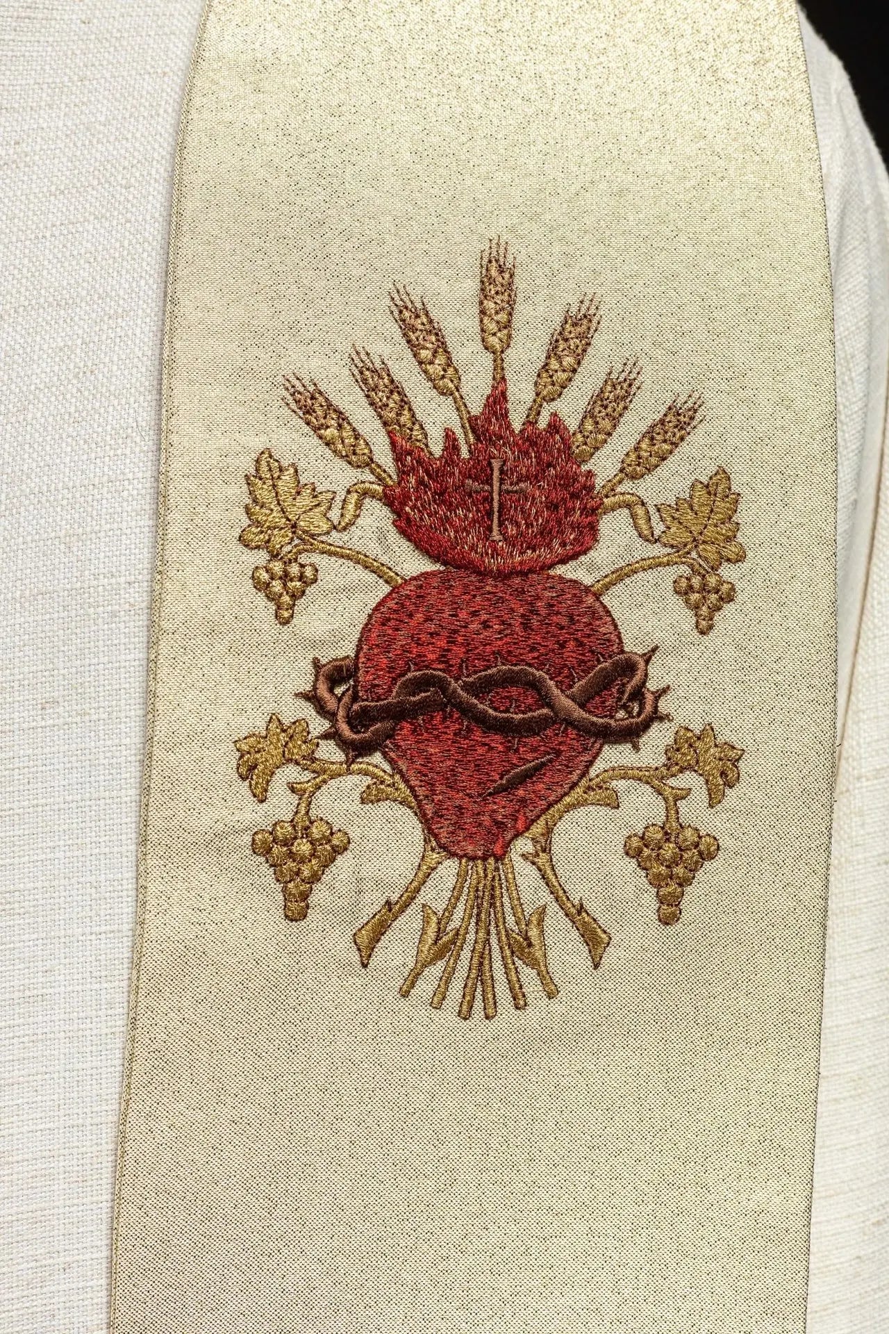 Estola de sacerdote bordada en oro