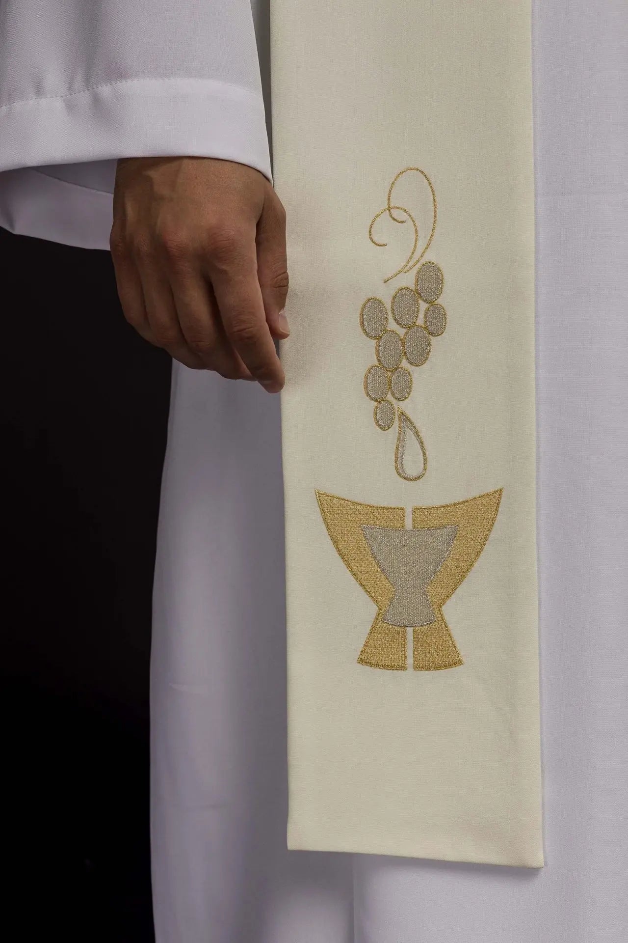 Estola de cáliz, espinas y uvas en ecru