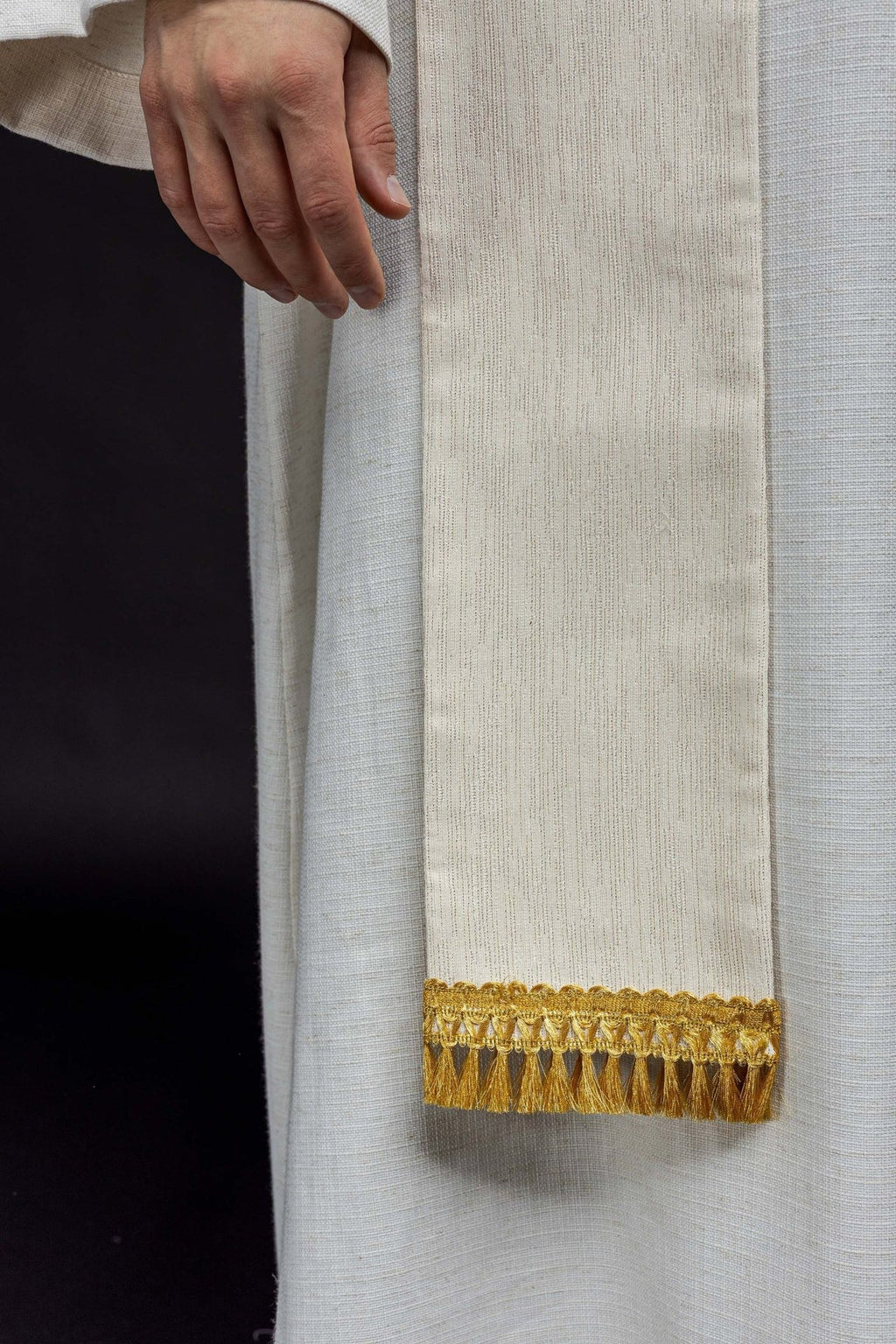 Stuła z haftowanym Barankiem Bożym i symbolem JHS