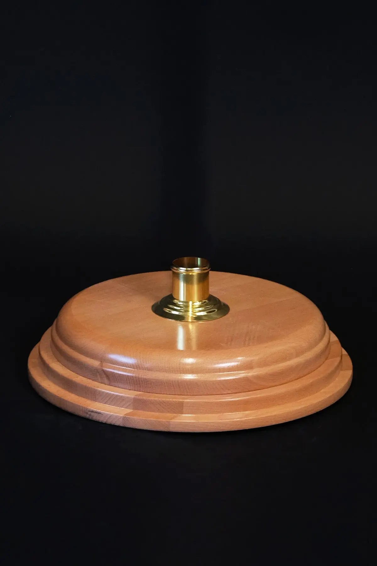 Marrón base para estandarte de madera de 40 cm, herraje dorado, vista frontal