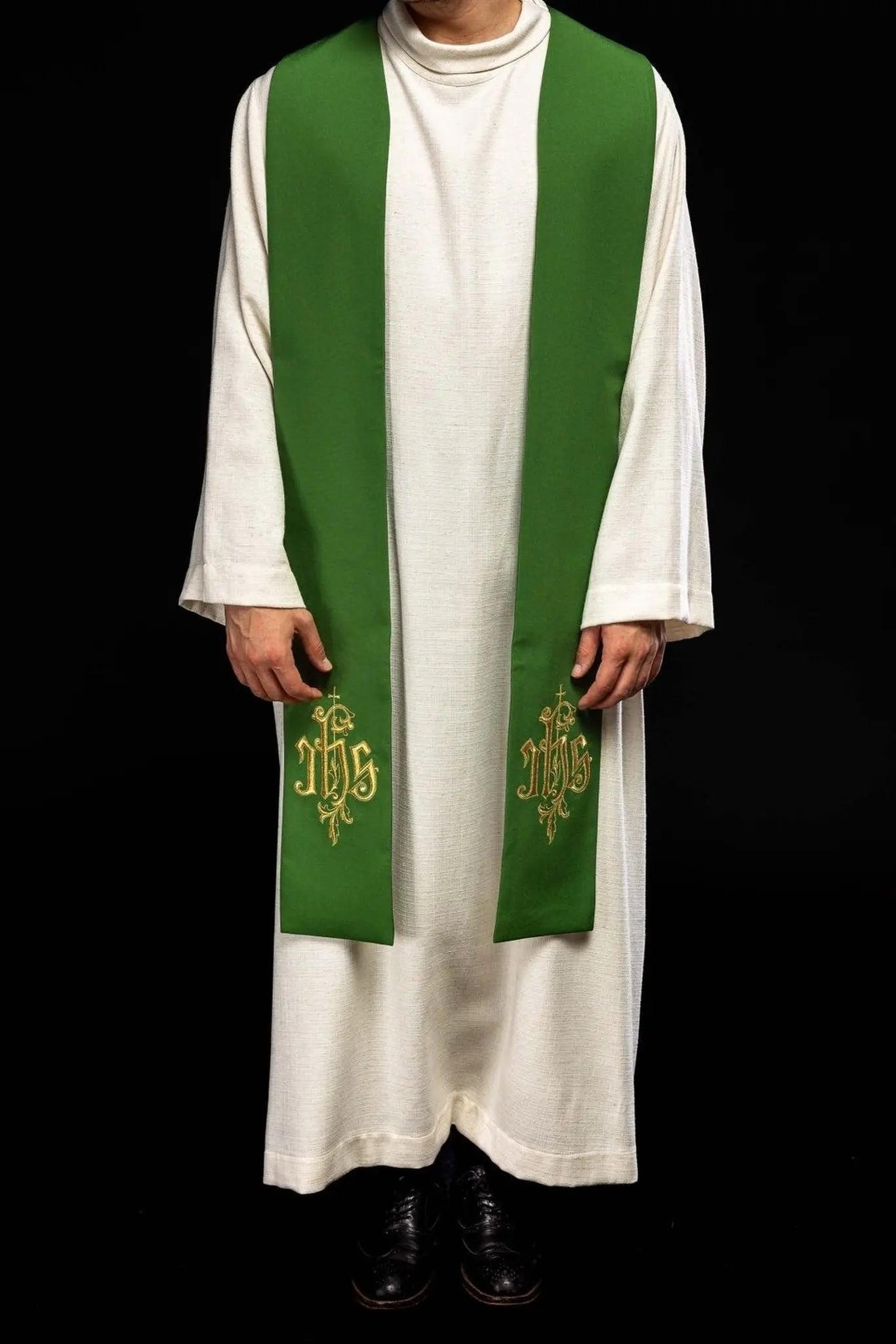 Estola verde con bordado IHS