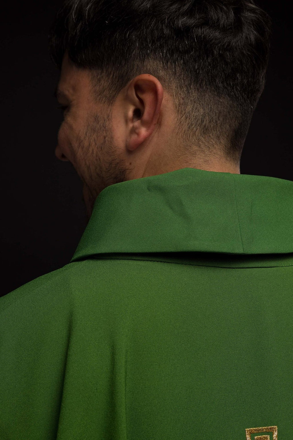 Zielony ornat haftowany z Krzyżem