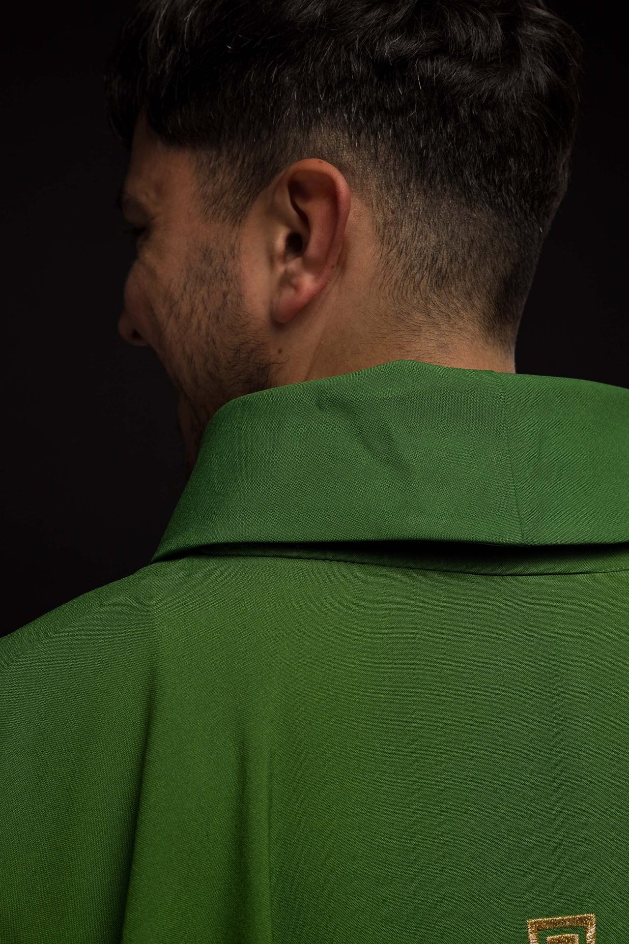 Zielony ornat haftowany z Krzyżem