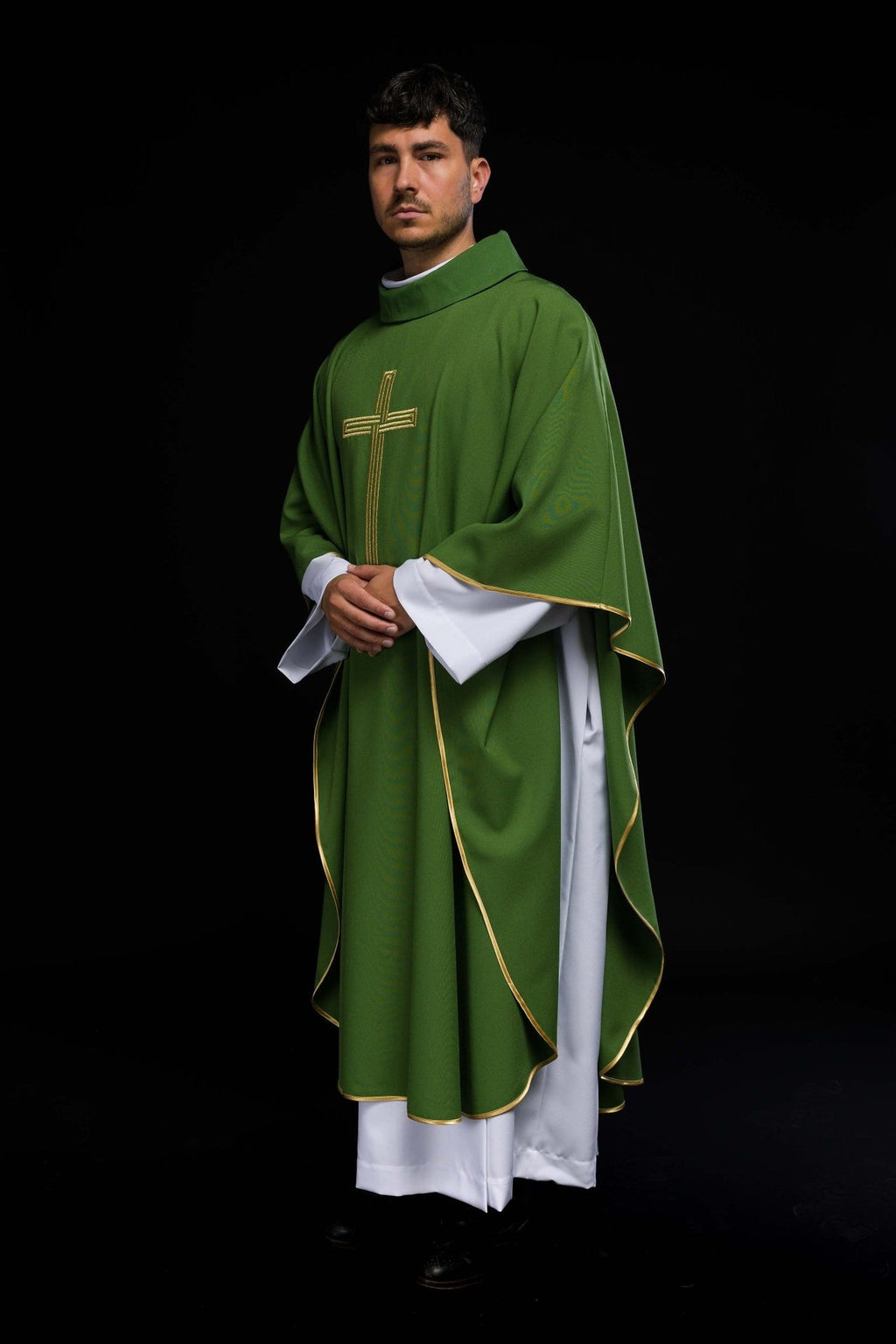 Zielony ornat haftowany z Krzyżem