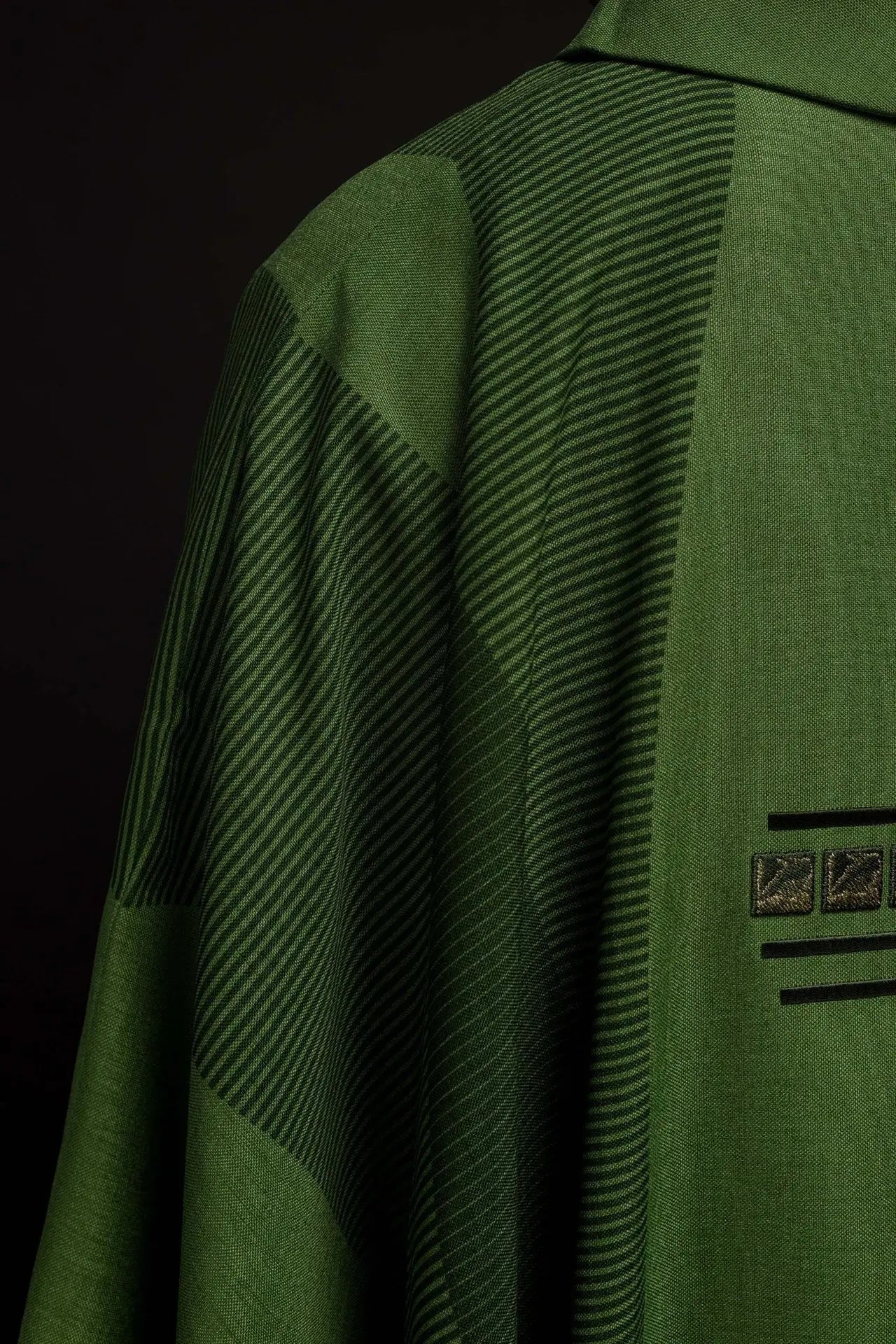 Casulla litúrgica verde con cruz