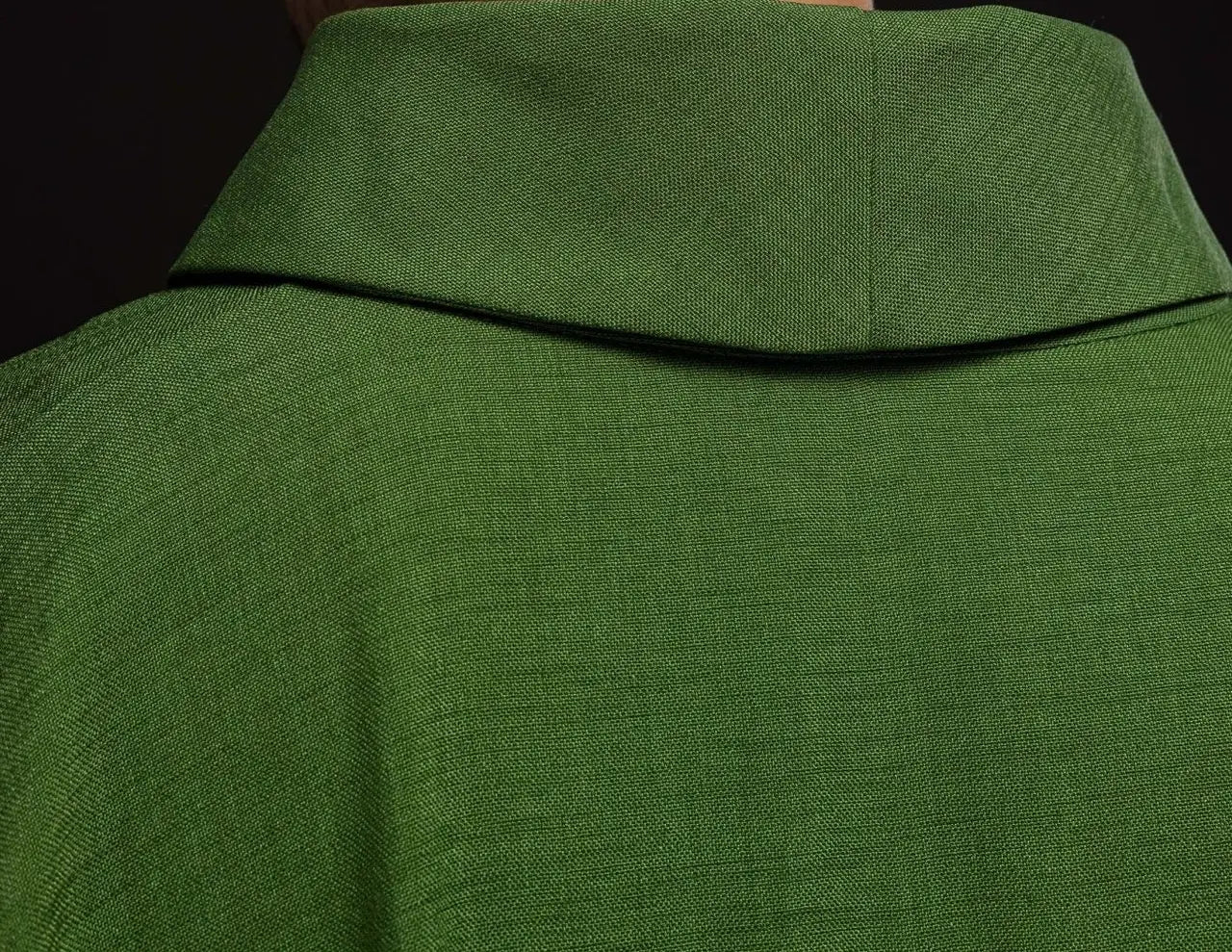 Casulla verde con bordado de la Cruz