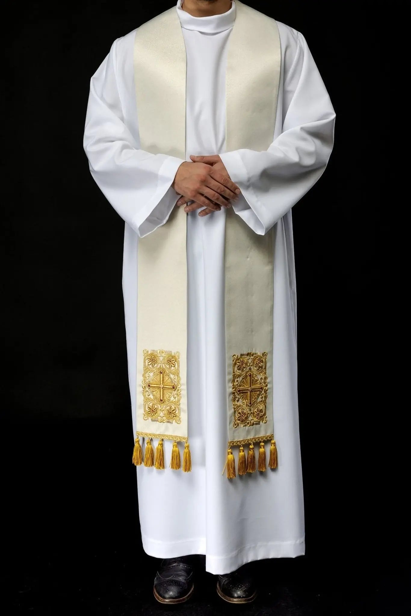 Estola blanca de sacerdote bordada con piedras