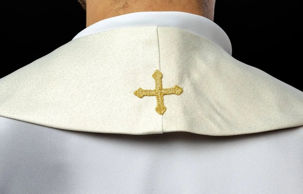 Estola blanca de sacerdote bordada con piedras